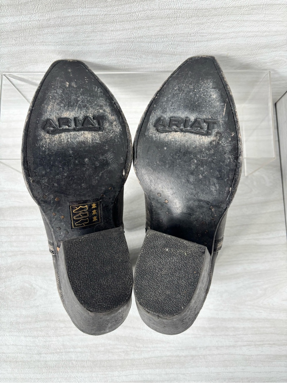 With Box Ariat Women’s Western Boots - naturally distressed black booties size 8 - Picture 2 of 16